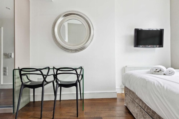 Golden Square image 11