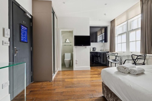 Golden Square image 27