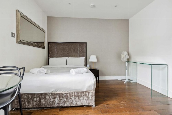 Golden Square image 28